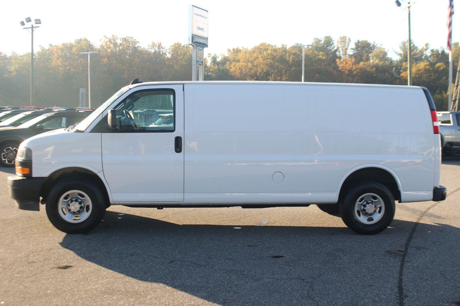Used 2021 SUMMIT WHITE Chevrolet RWD 2500 155" image 4