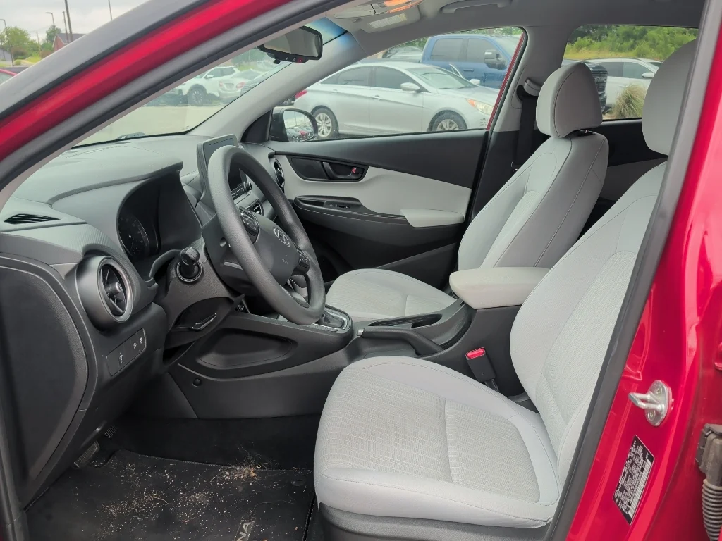 Used 2023 Pulse Red w/Black Roof Hyundai SEL image 11