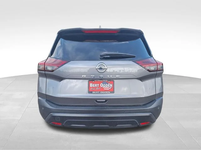 Used 2021 Gray Nissan S image 6