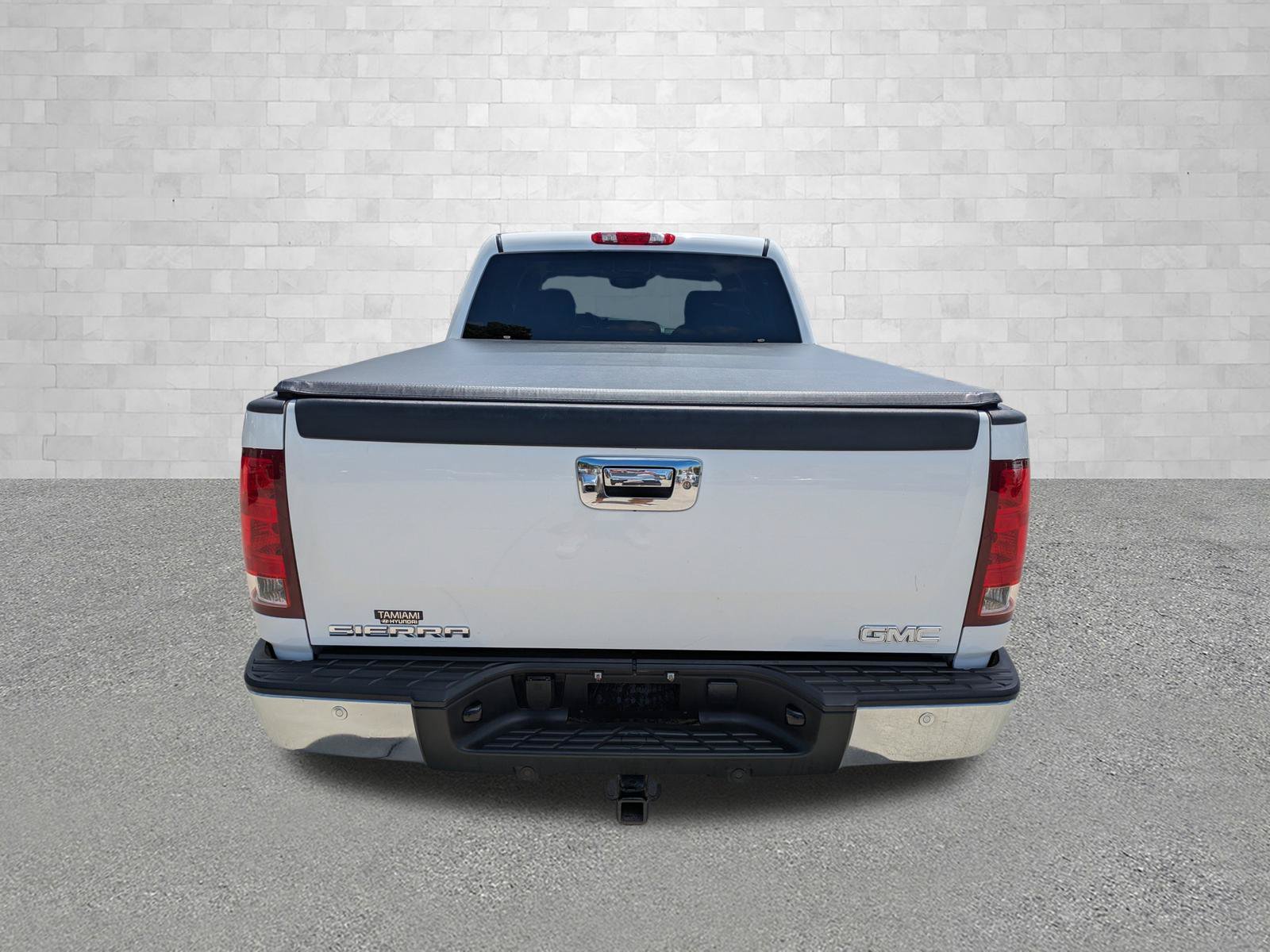Used 2009 Summit White GMC SLE image 3