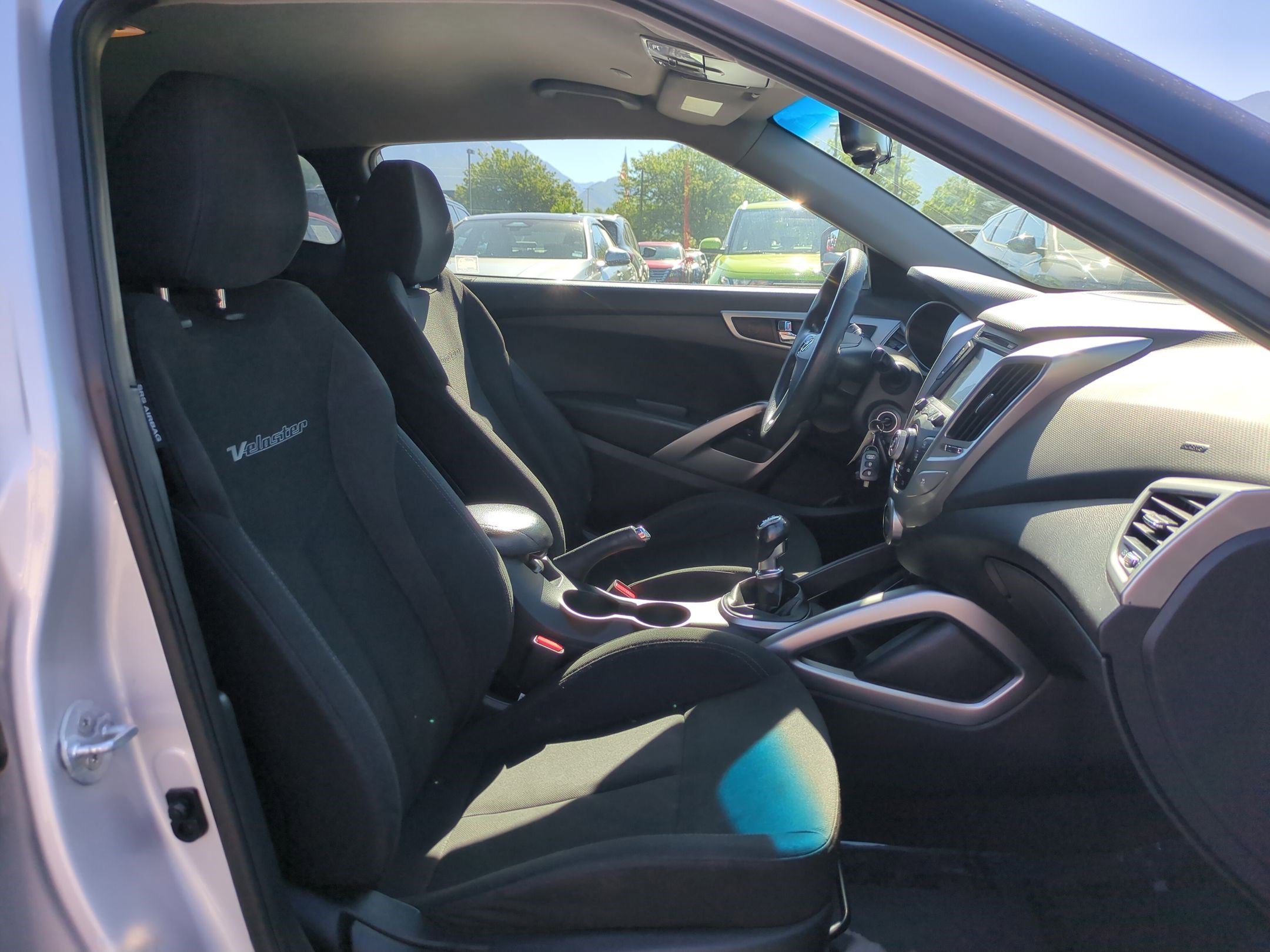 2014 Hyundai Veloster Base - Photo 29