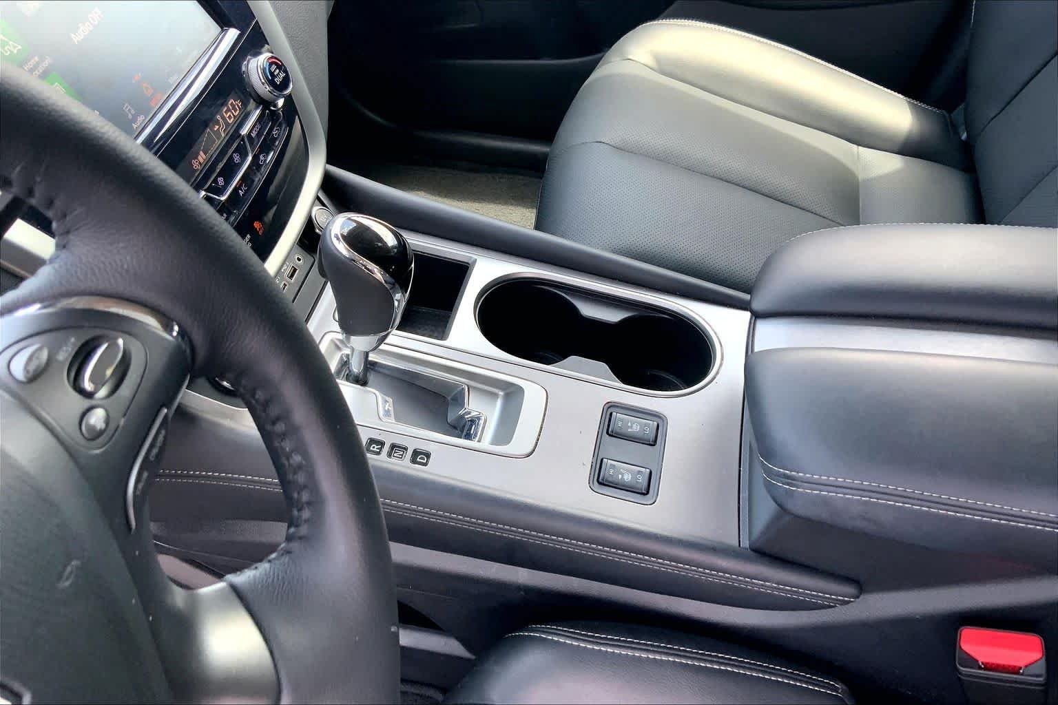 Used 2024 Pearl White Tricoat Nissan SL image 17