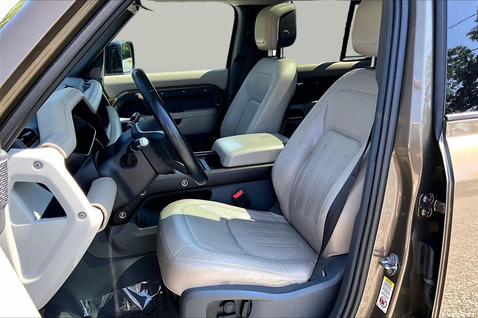 Used 2020 Gondwana Stone Metallic Land Rover HSE image 8