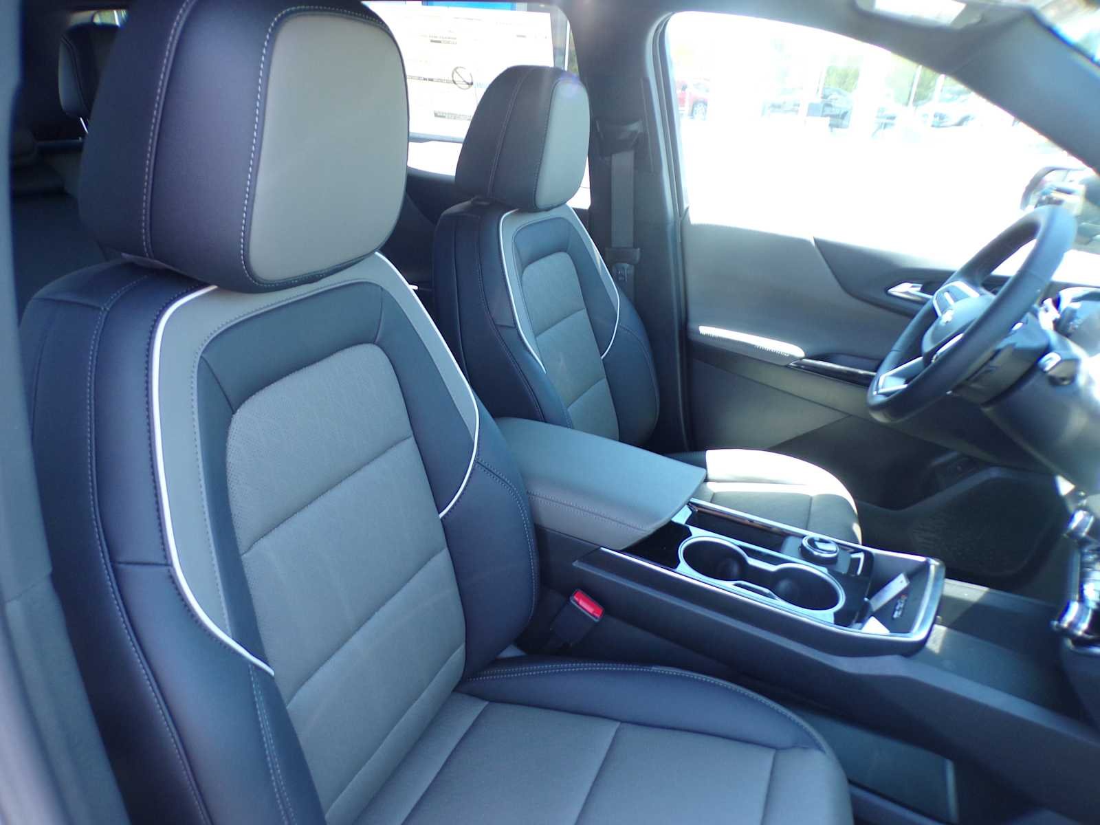 2026 Chevrolet Equinox LT - Photo 11