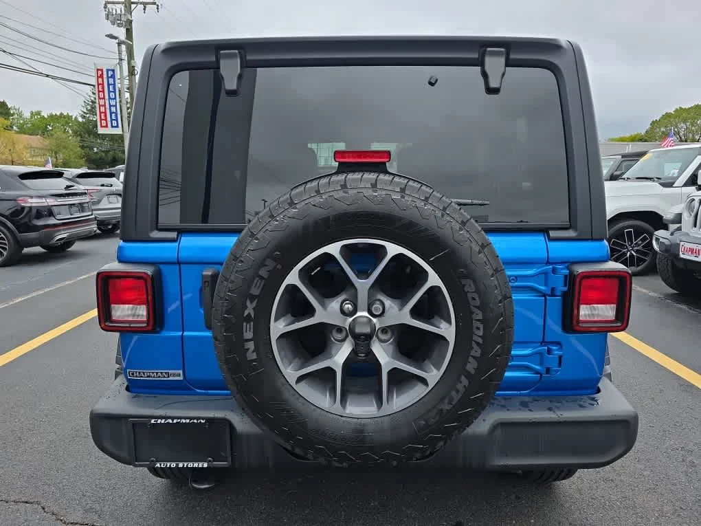 Used 2024 Hydro Blue Pearlcoat Jeep Sport S image 12