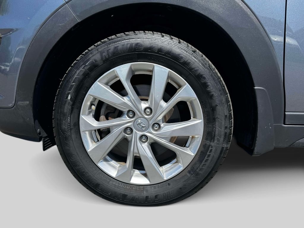 Used 2019 Gray Hyundai SE image 9