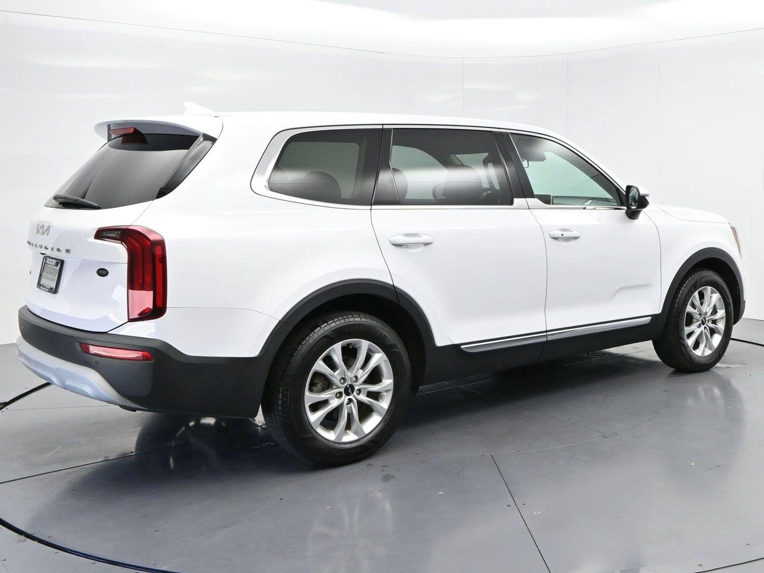 Used 2022 Glacial White Pearl Kia LX image 7