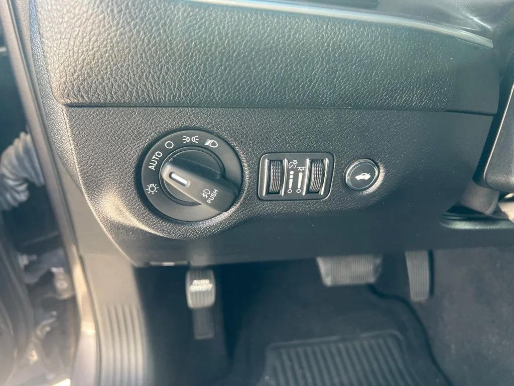 2019 Dodge Challenger SXT - Photo 11