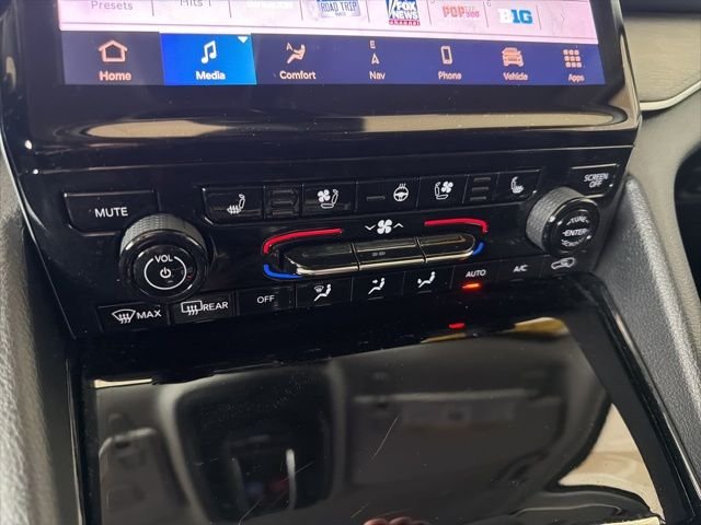Used 2023 Red Jeep Limited image 21