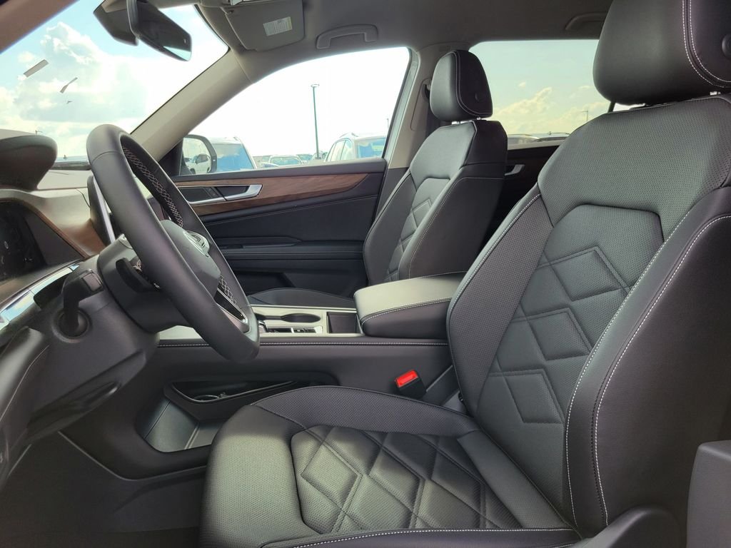 New 2026 White/off-white Volkswagen 2.0T SE image 12