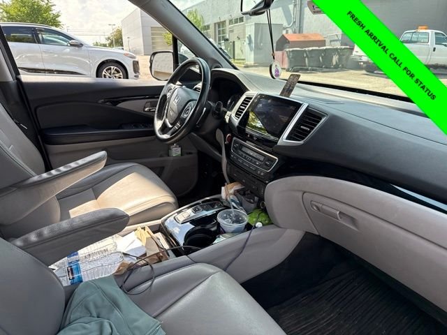 Used 2017 Lunar Silver Metallic Honda Touring image 25
