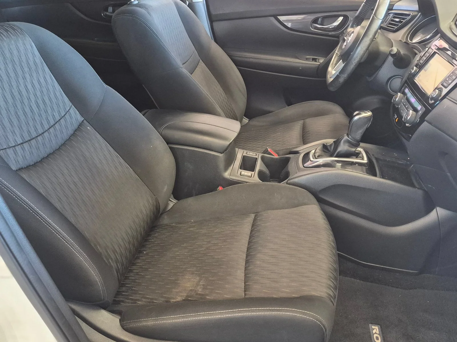 Used 2017 Glacier White Nissan SV image 20