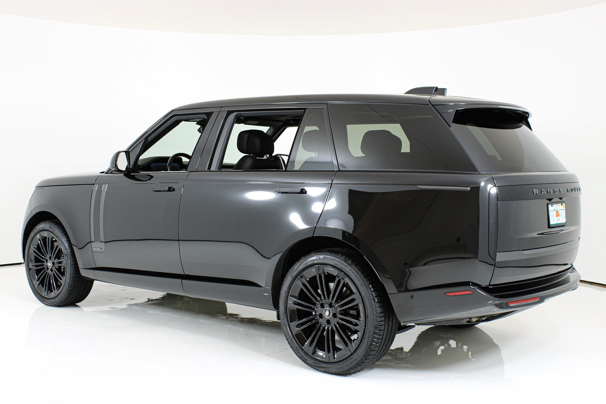 Used 2025 Black Land Rover Autobiography image 4