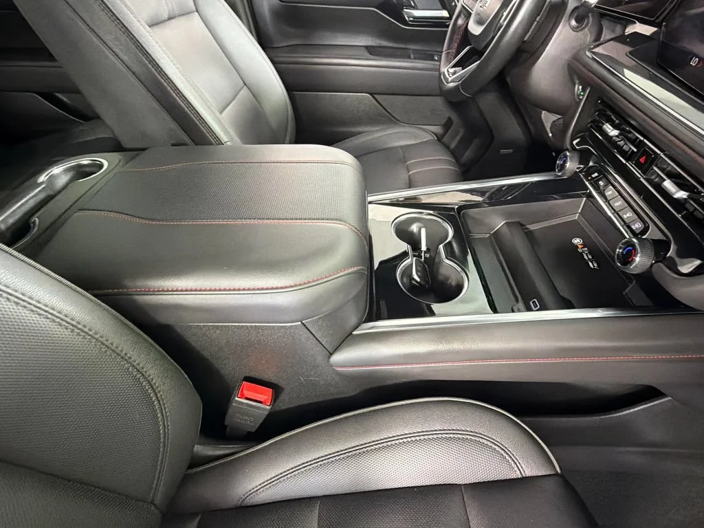 2025 Chevrolet Suburban RST - Photo 38