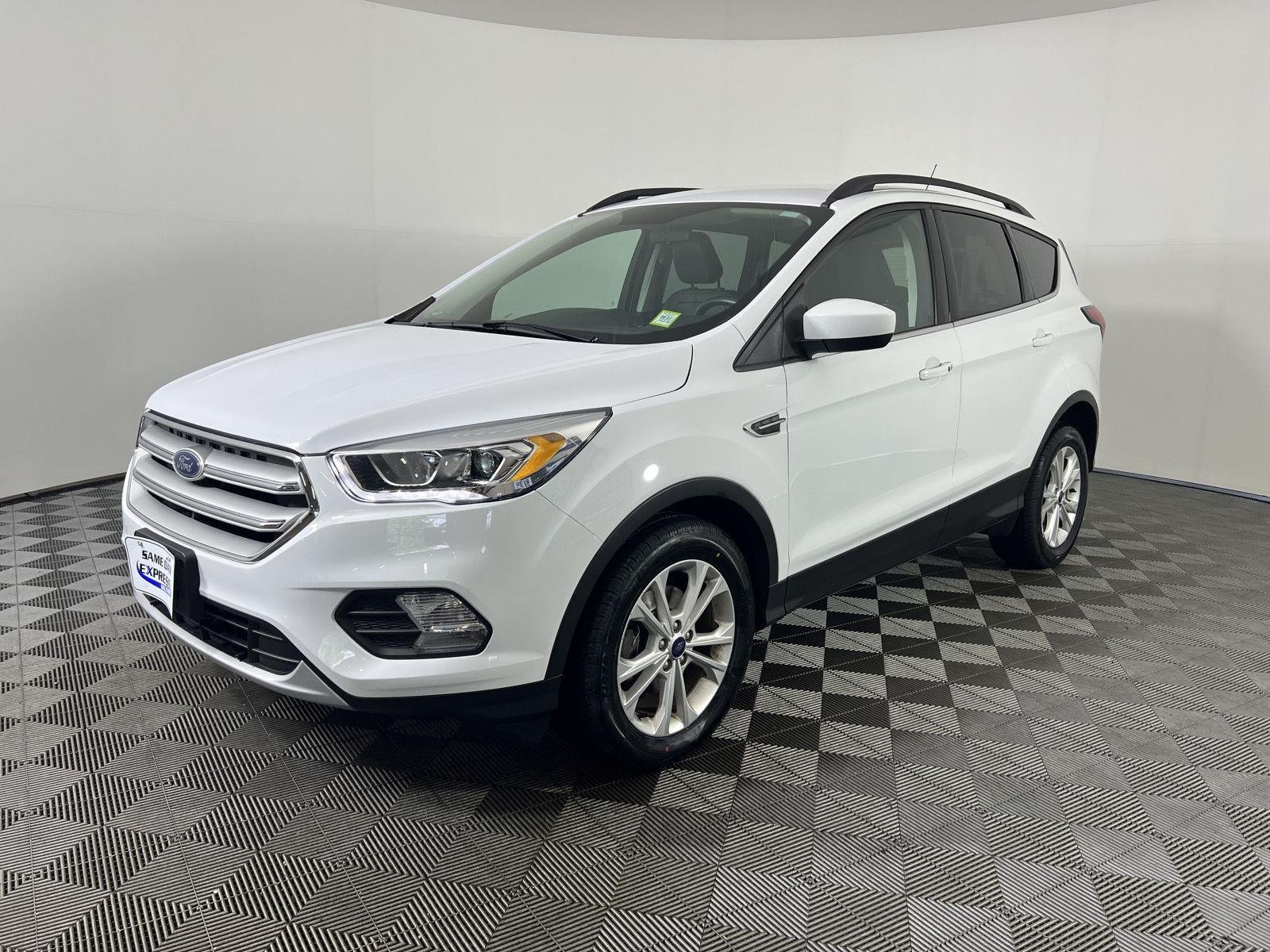 Used 2019 Oxford White Ford SEL image 28