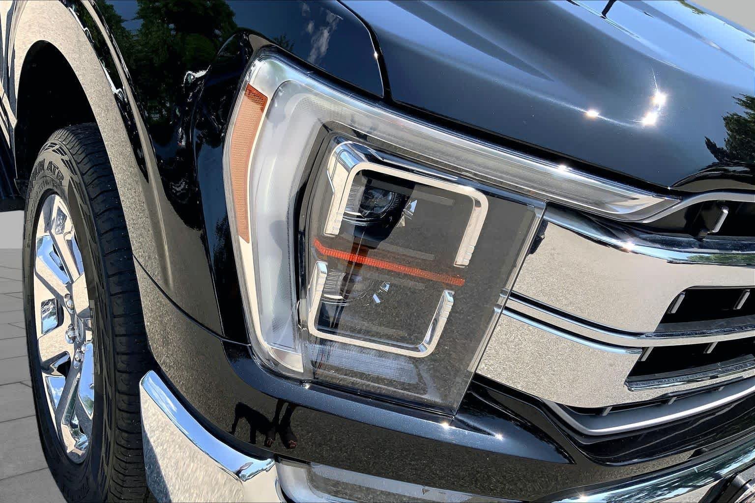 Used 2023 Agate Black Metallic Ford LARIAT image 27