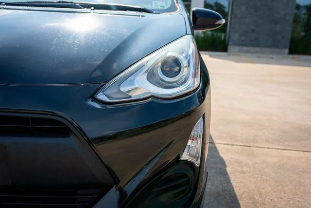 Used 2017 Black Sand Pearl Toyota One image 3