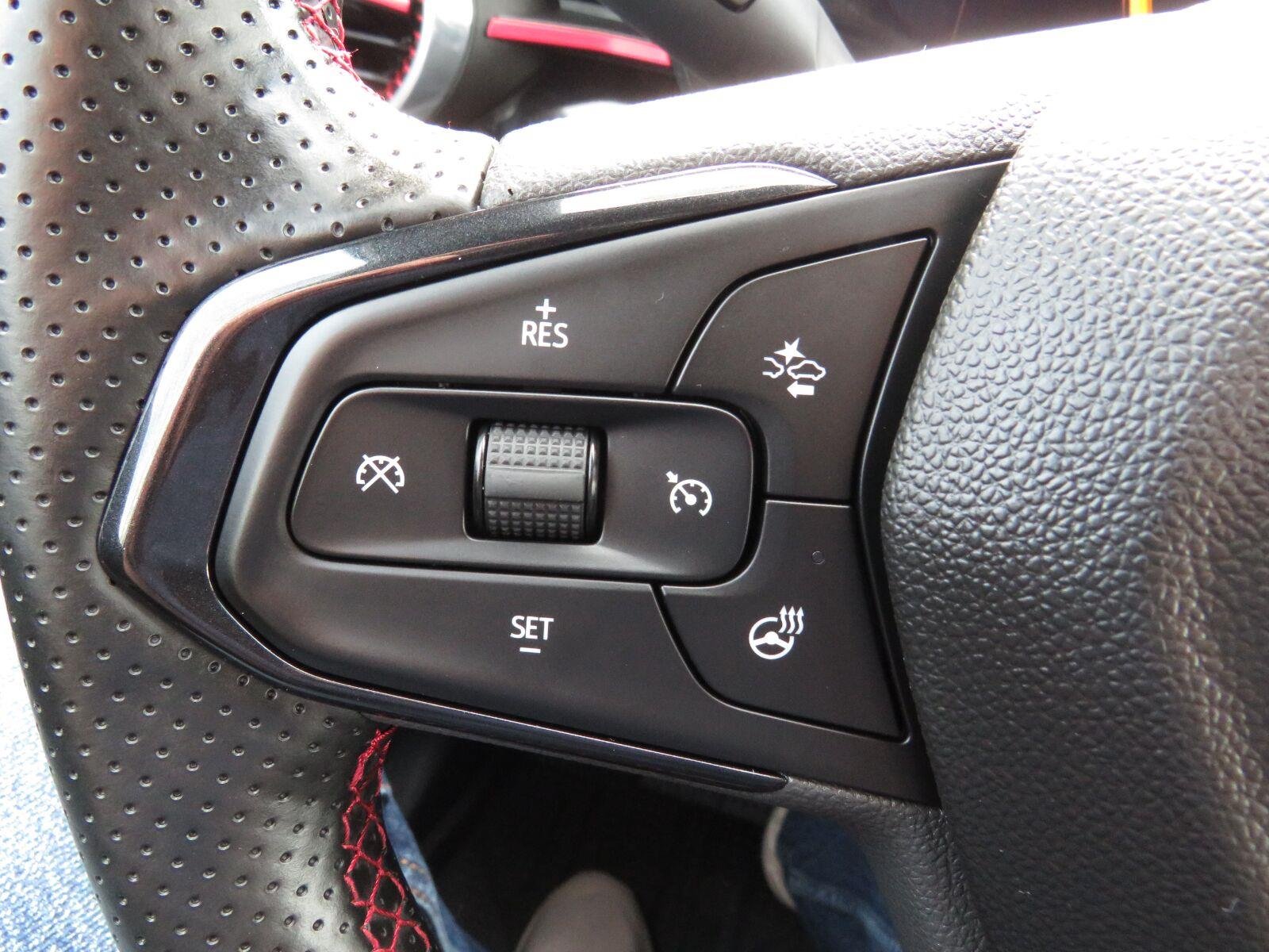 Used 2025 Summit White Chevrolet 2RS image 28