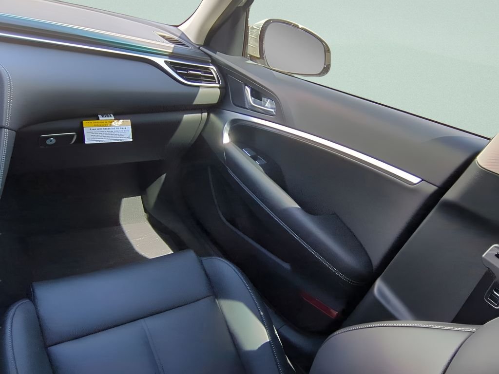 2026 GENESIS G70 Standard - Photo 16