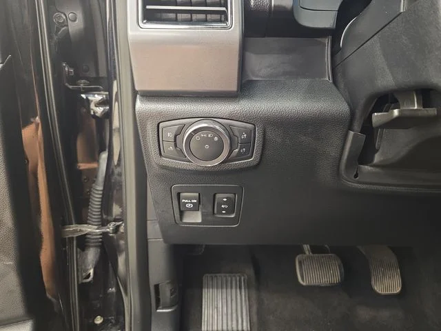 Used 2020 Agate Black Metallic Ford XLT image 32