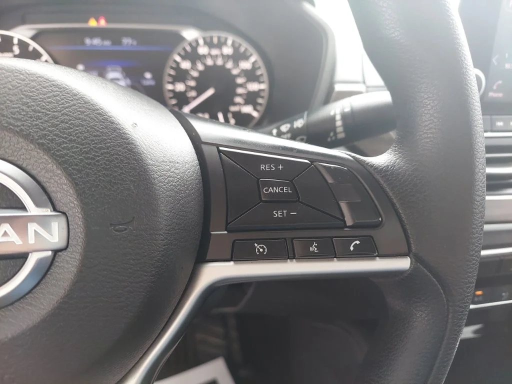 Used 2023 Silver Nissan 2.5 SV image 13