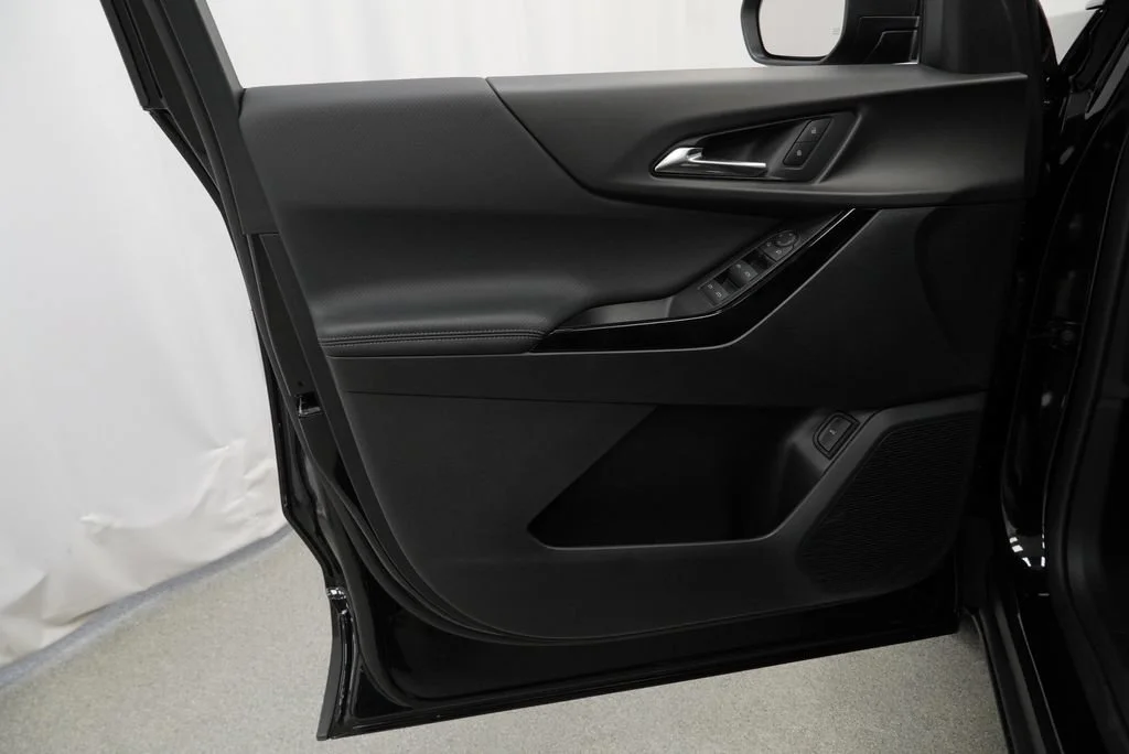 New 2027 Mosaic Black Metallic Chevrolet LT image 30