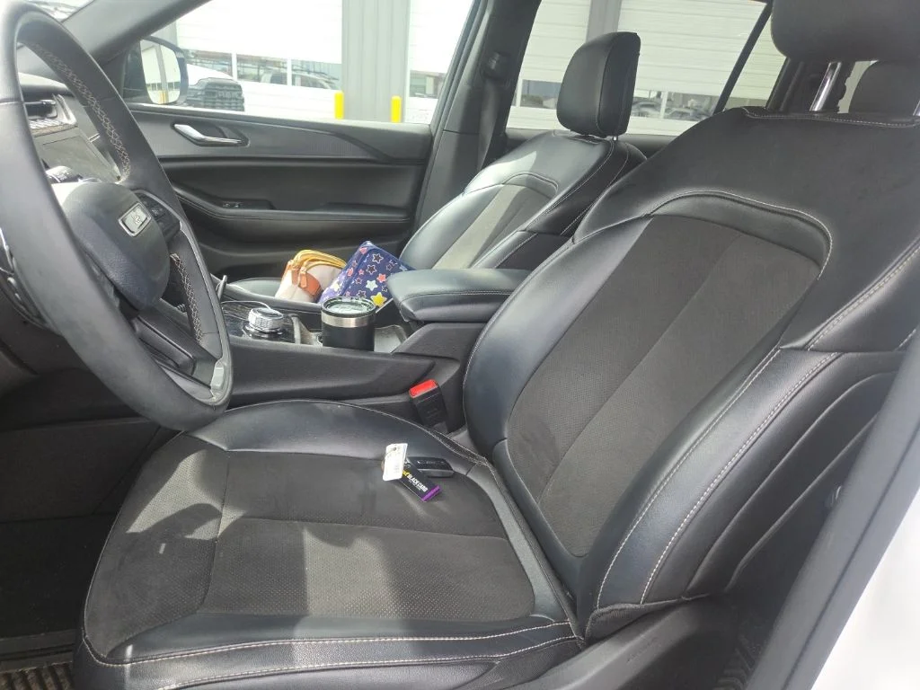 Used 2024 White Jeep Altitude image 23