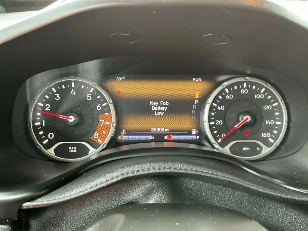 Used 2022 Red Jeep Latitude image 13