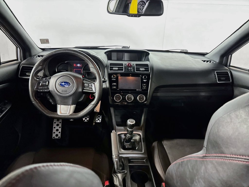 Used 2016 Ice Silver Metallic Subaru Limited image 12