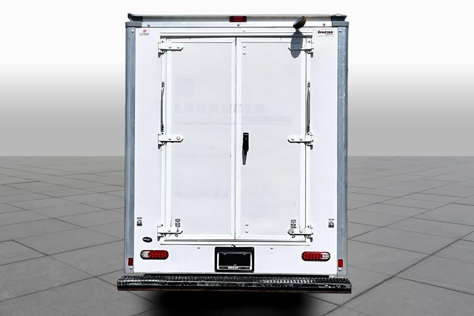 Used 2017 Summit White Chevrolet  image 5
