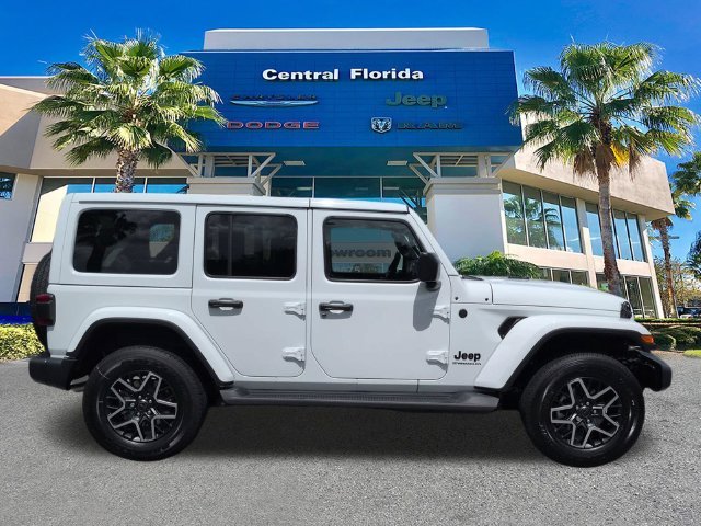 New 2027 Bright White Clear-Coat Paint Jeep Sahara image 3
