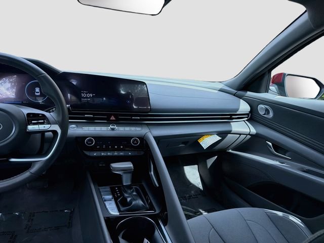 Used 2025 Red Hyundai SEL Convenience image 23
