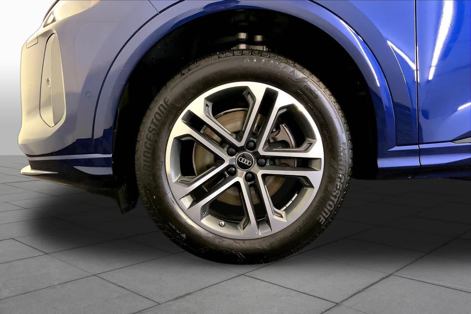 Used 2025 Navarra Blue Metallic Audi Premium image 11