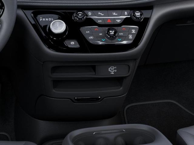 New 2026 Diamond Black Crystal Pearl-Coat Exterior Paint Chrysler Select image 50