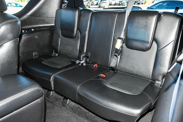 Used 2022 White Nissan SL image 22