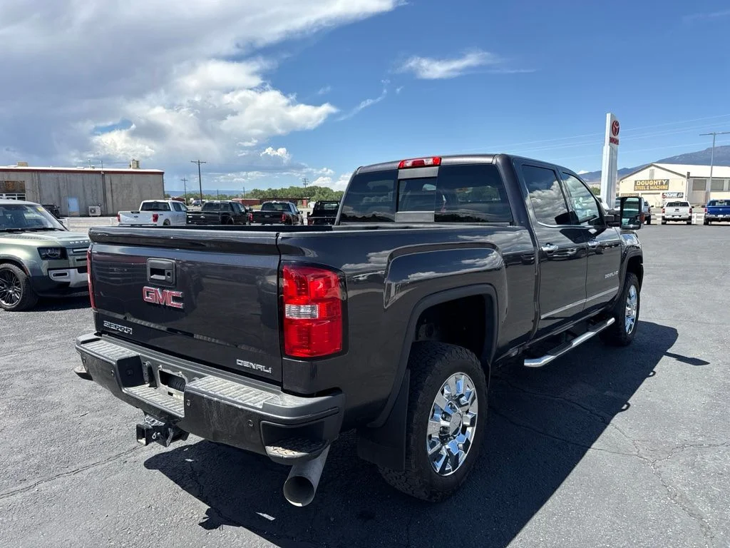 Used 2016 Silver GMC Denali image 3