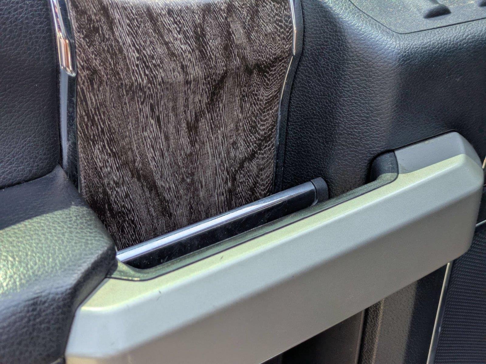 Used 2018 Magnetic Metallic Ford LARIAT image 12