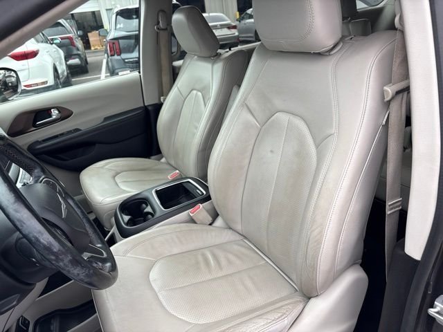 Used 2019 Crystal Metallic Chrysler Touring L Plus image 28