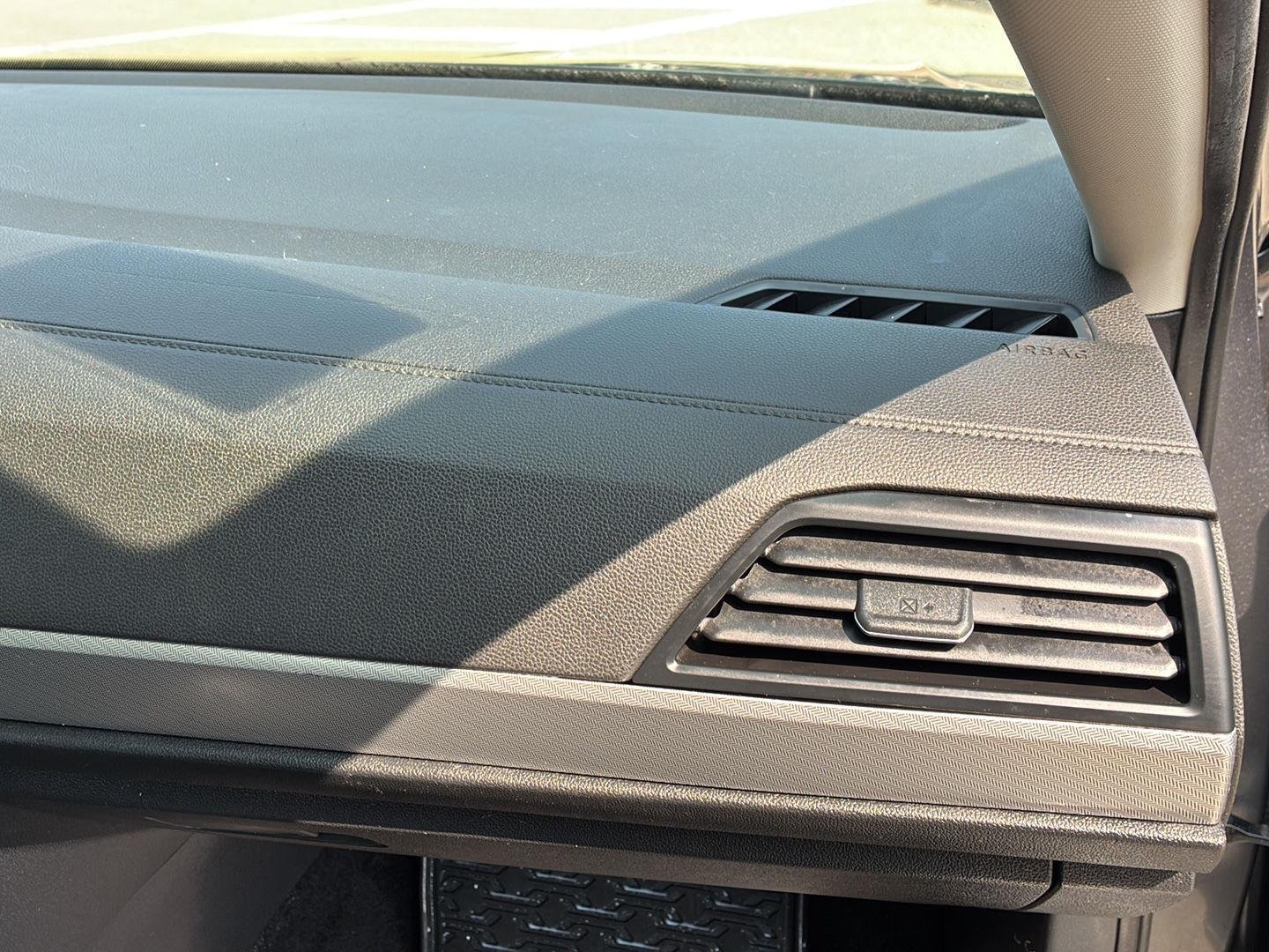 Used 2019 Platinum Gray Metallic Volkswagen SE image 13