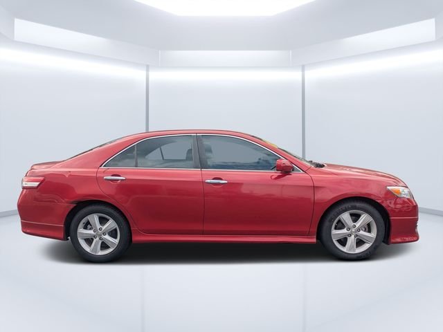 Used 2010  Toyota LE image 2