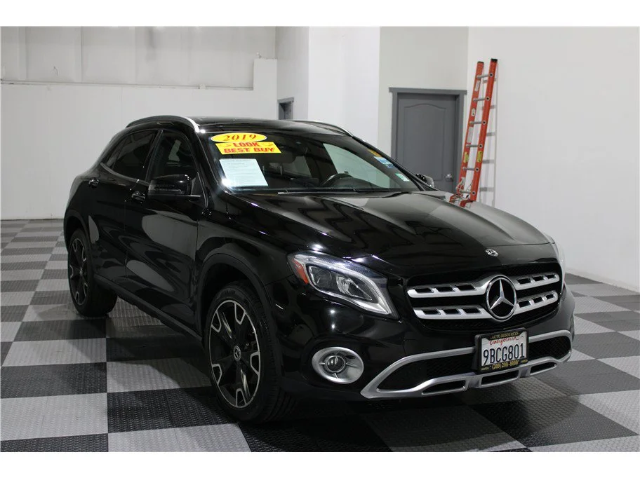 Used 2019 Black Mercedes-Benz GLA 250 image 3