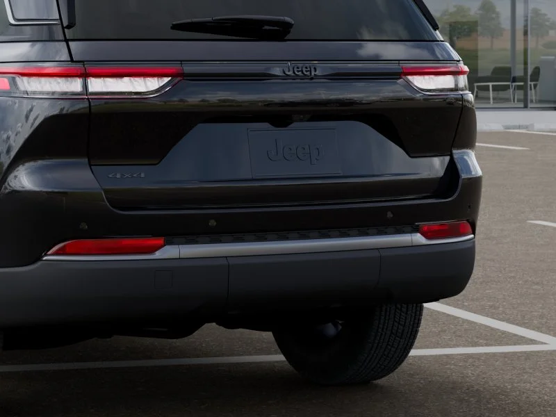 New 2026 Diamond Black Crystal Pearl-Coat Exterior Paint Jeep Altitude image 43