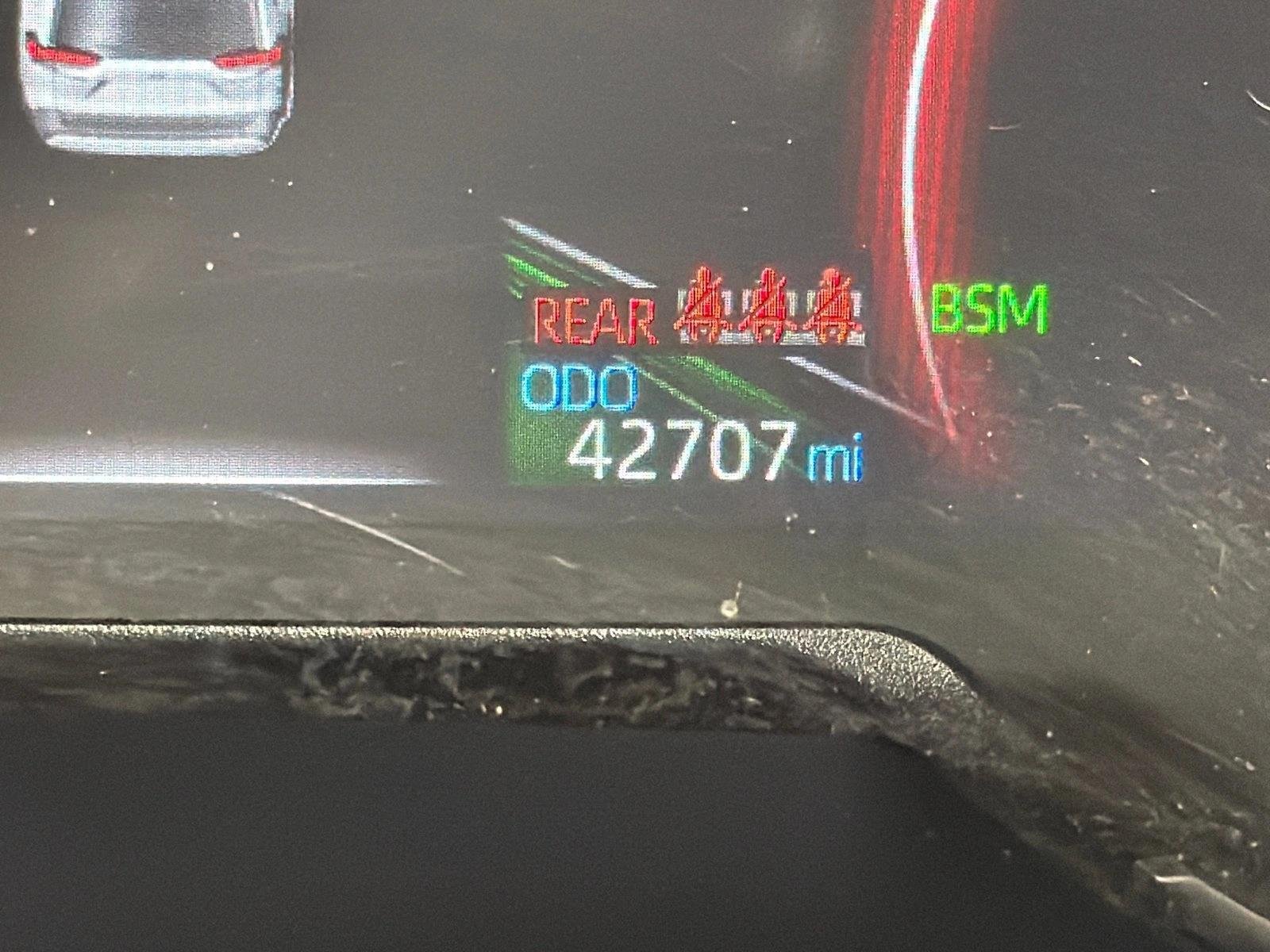 Certified Used 2025  Toyota XLE Premium image 29