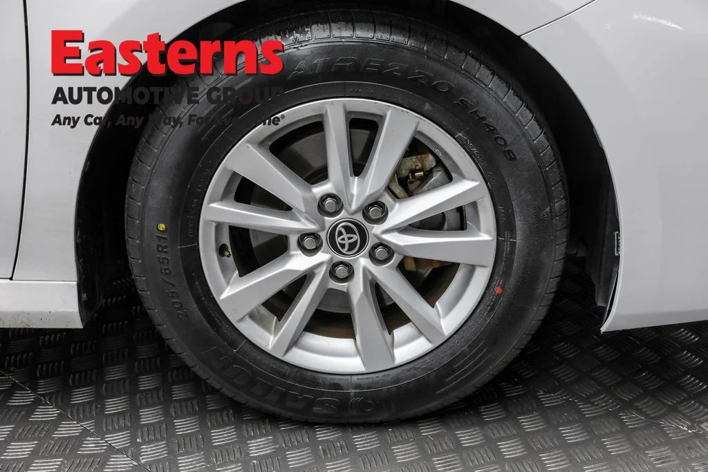Used 2025 White Toyota LE image 29