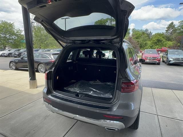 New 2026 Mountain Grey Metallic Mercedes-Benz GLB 250 4MATIC® image 30