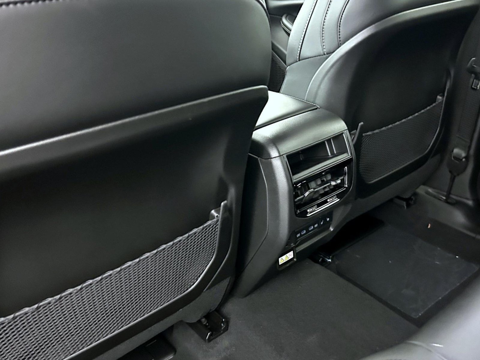 New 2026 Diamond Black Crystal Pearl-Coat Exterior Paint Jeep Limited image 21