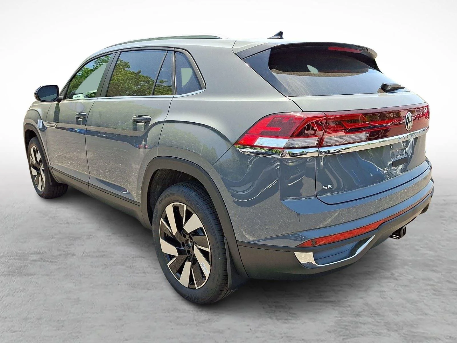 New 2026 J2J2/PUREGRAY Volkswagen 2.0T SE w/Technology image 4