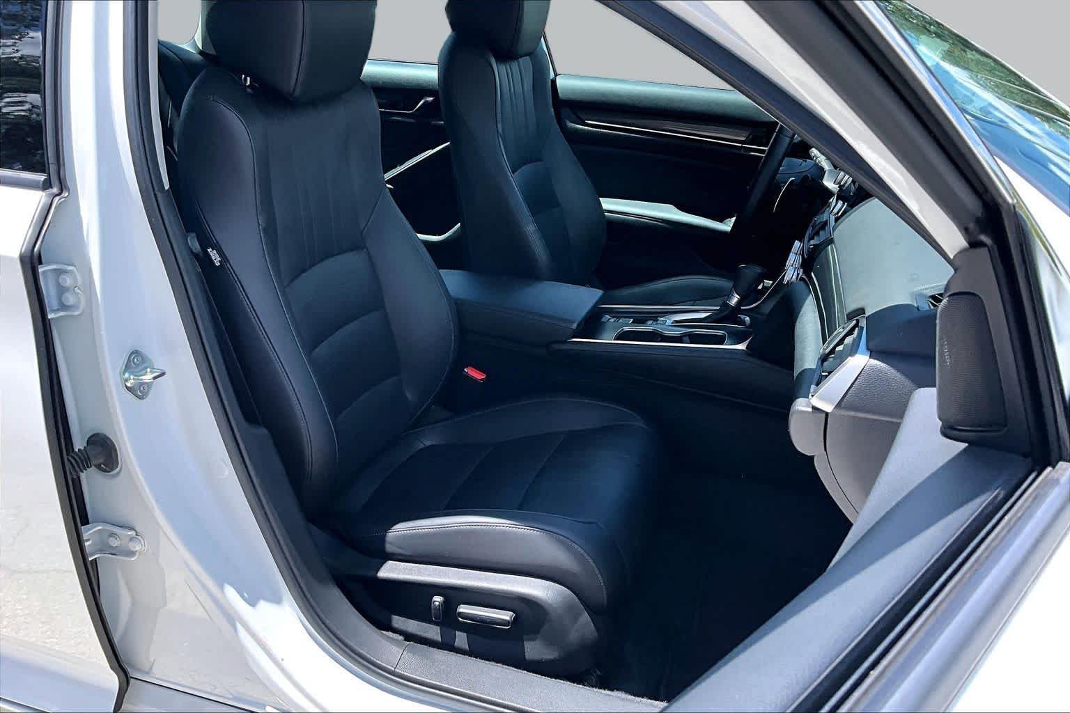 Used 2022 Platinum White Pearl Honda Sport SE image 9