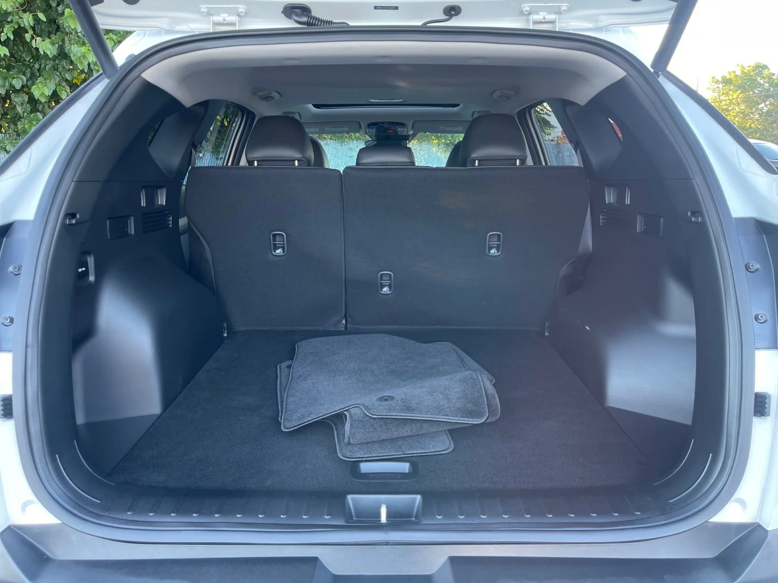 Certified Used 2025 White Hyundai SEL Convenience image 17