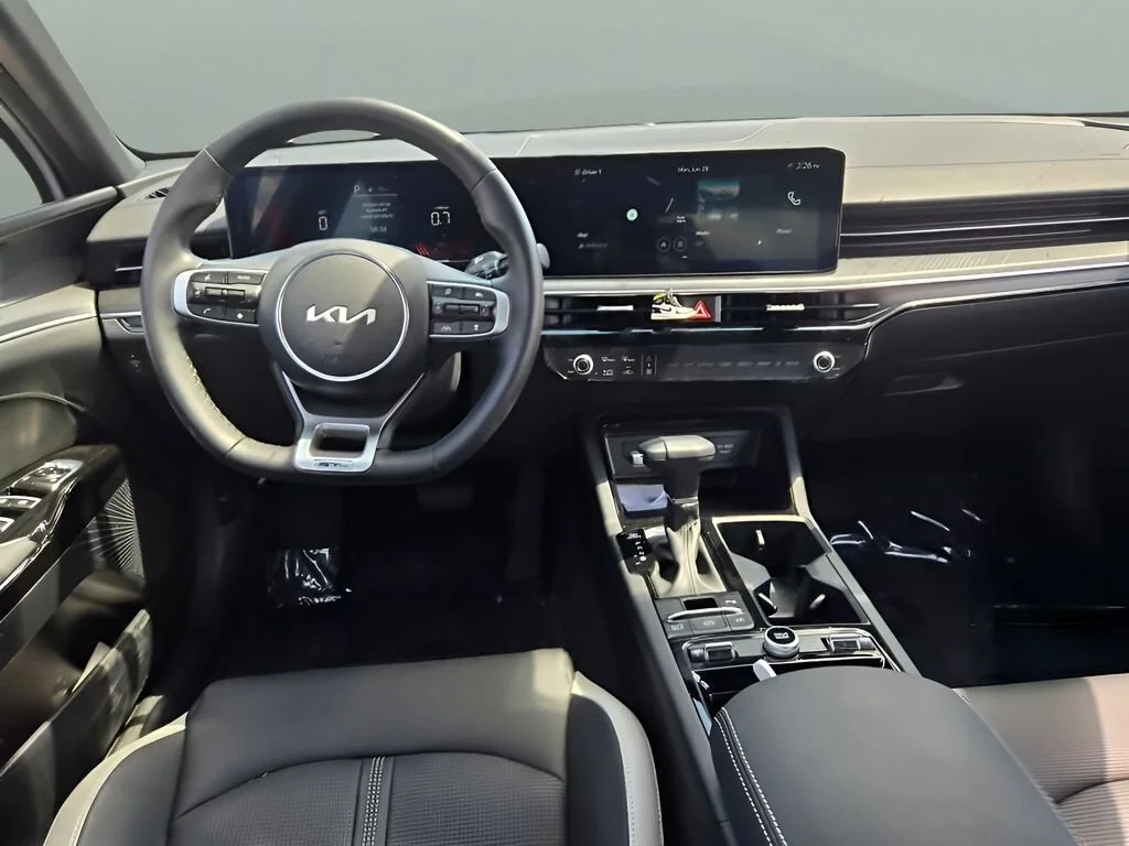 2025 Kia K5 GT-Line - Photo 13